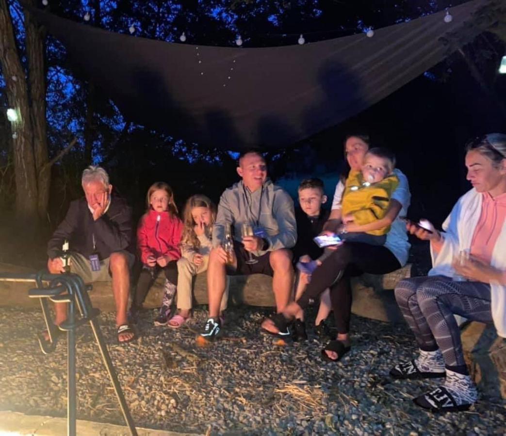 Arcadia Safari Tent In Private 5 Acre Field Wrexham Exteriör bild