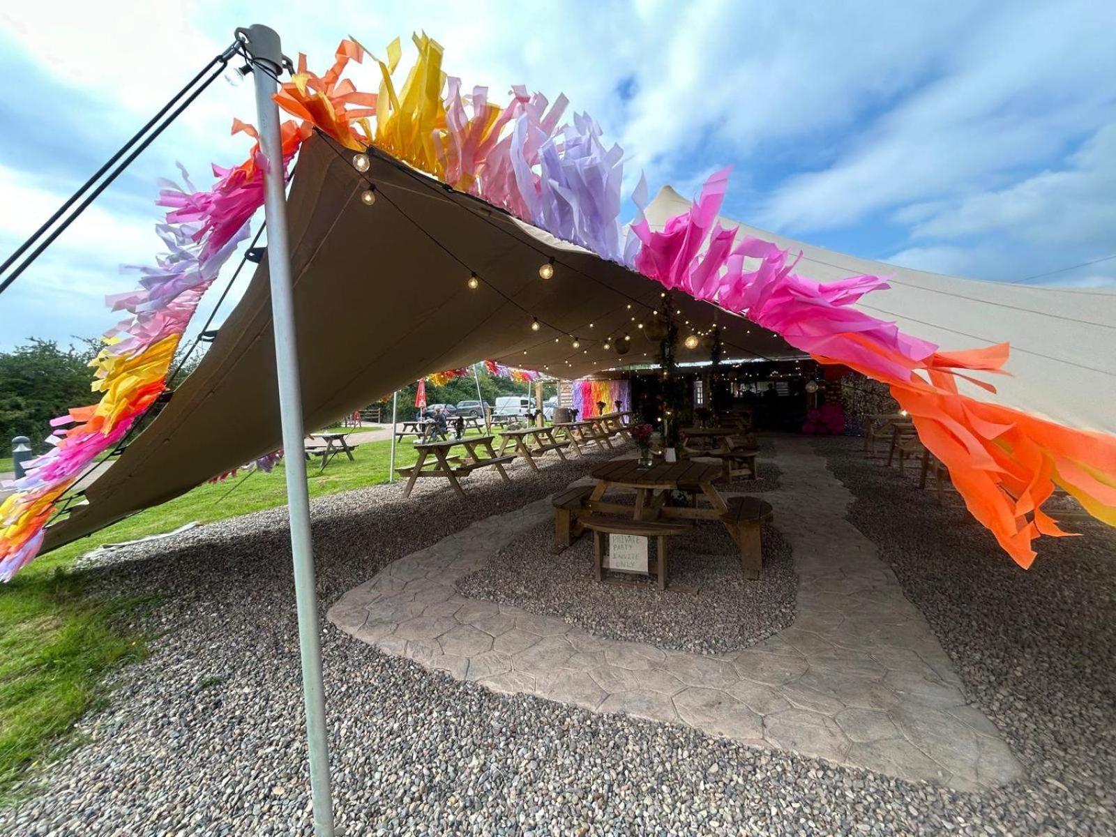 Arcadia Safari Tent In Private 5 Acre Field Wrexham Exteriör bild